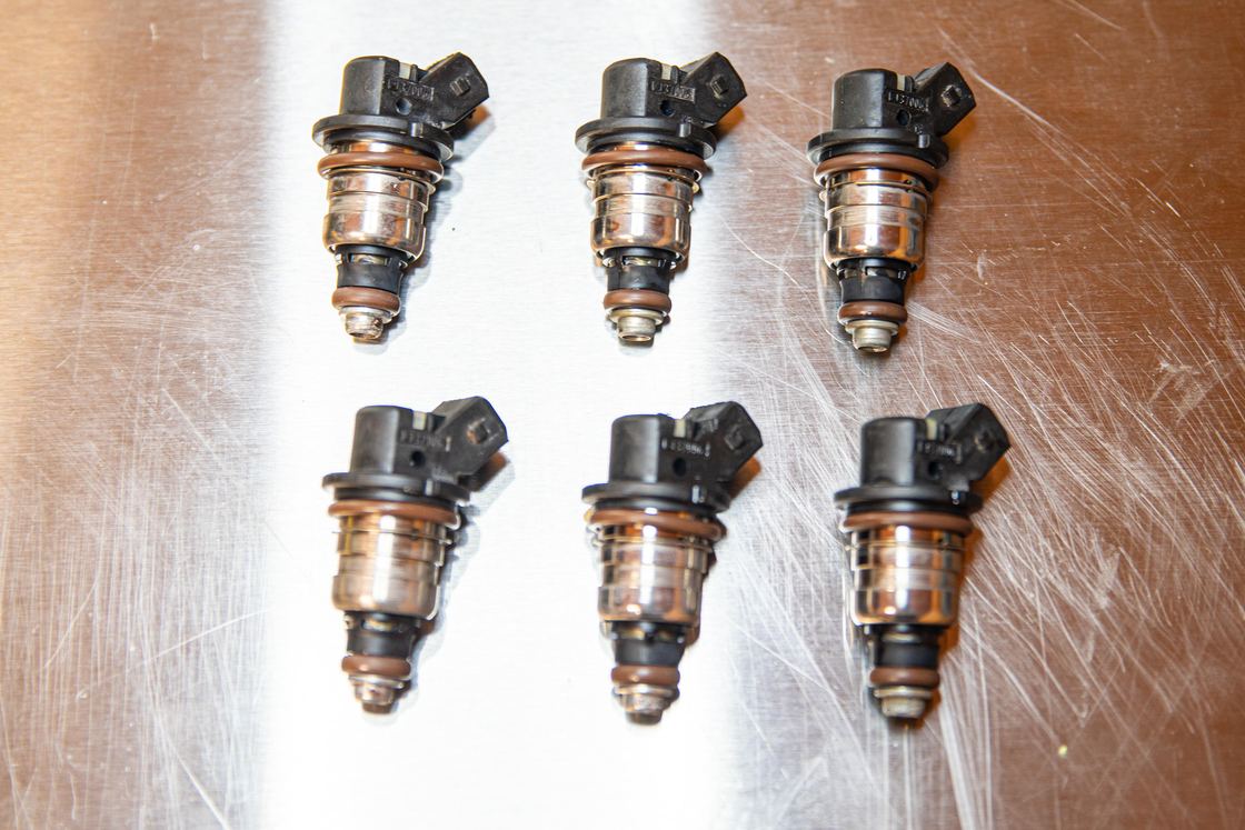 Mercury OptiMax side-feed fuel injector